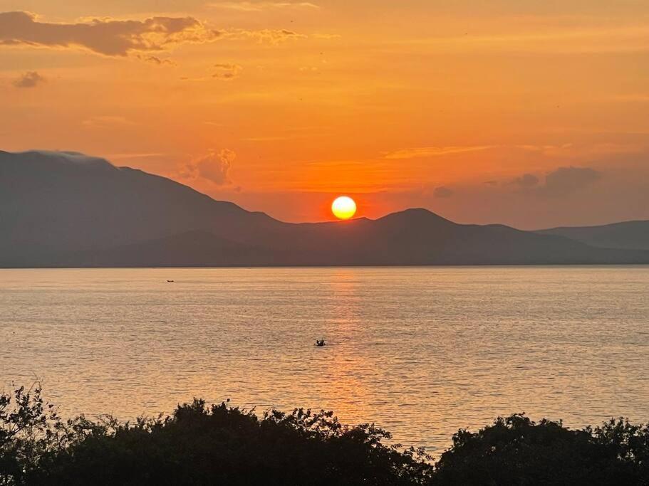 Sweta Takawiri Island Cottage Bagian luar foto