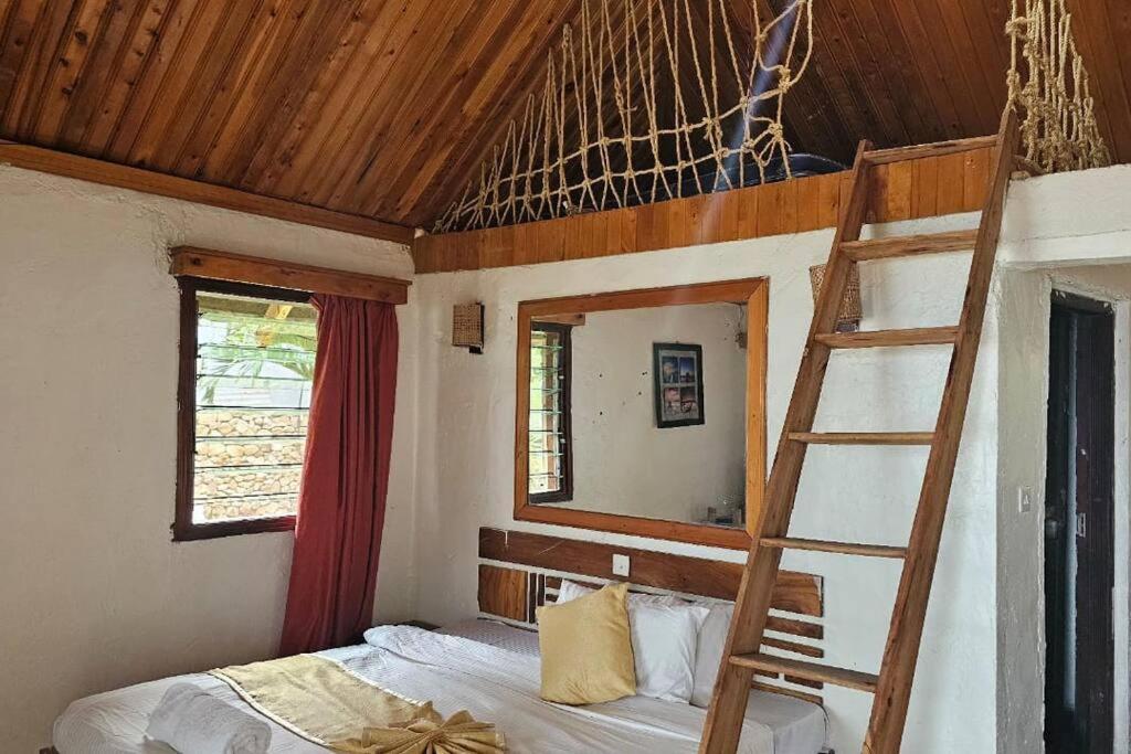 Sweta Takawiri Island Cottage Bagian luar foto