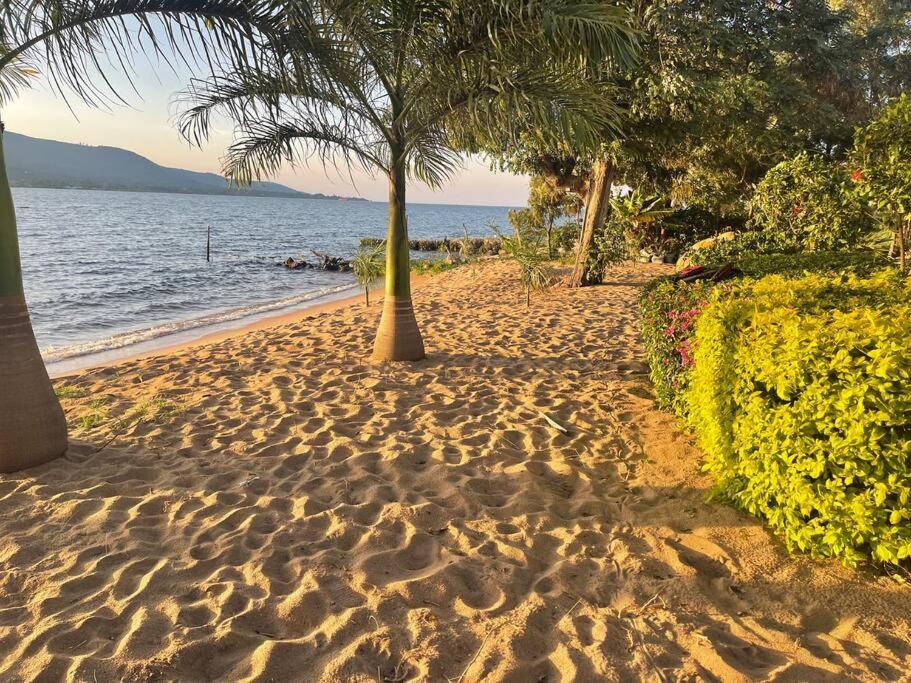 Sweta Takawiri Island Cottage Bagian luar foto